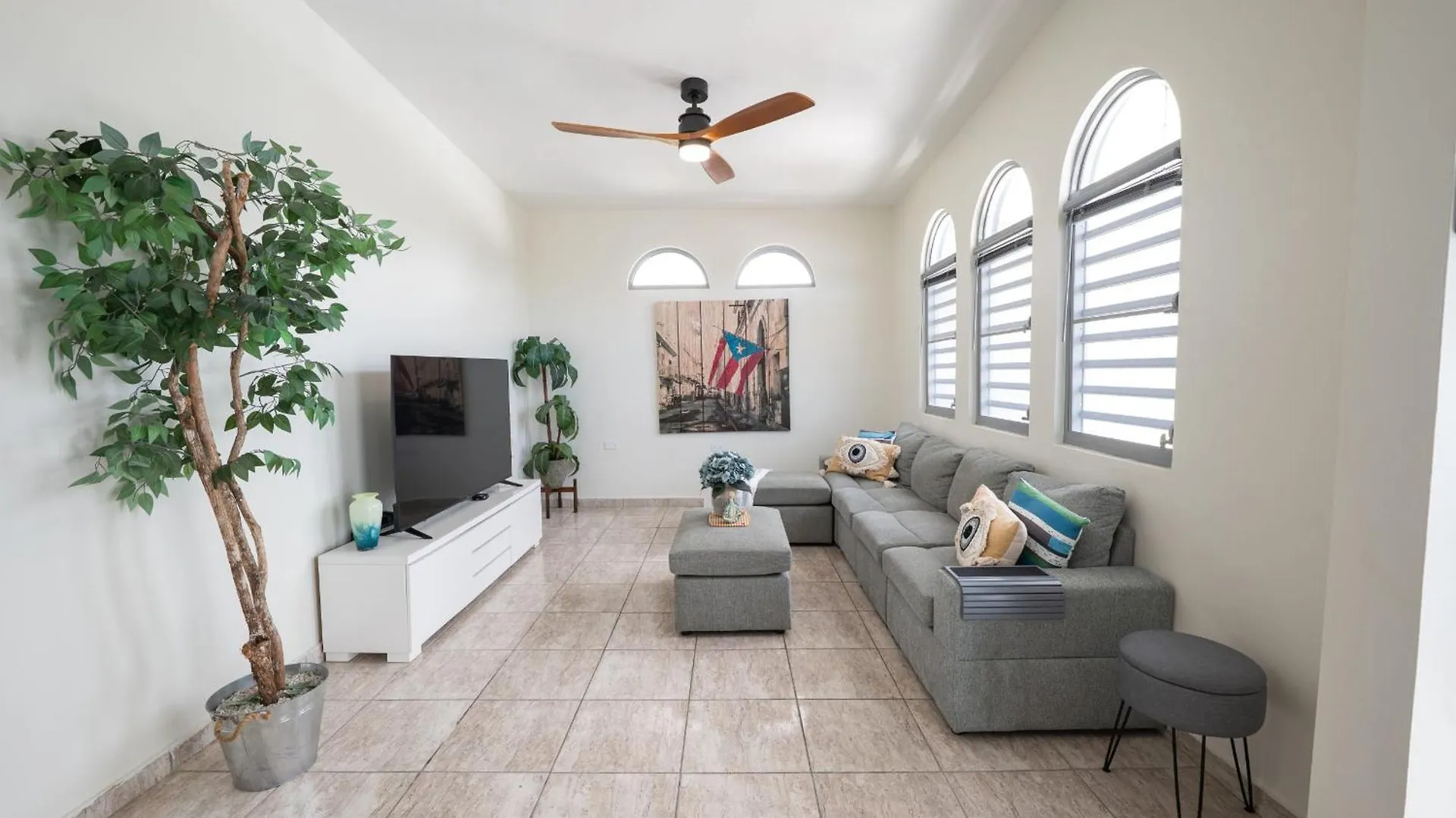 Coastal Oceanfront Hideaway W 3Br & Private Deck Villa Mayagüez