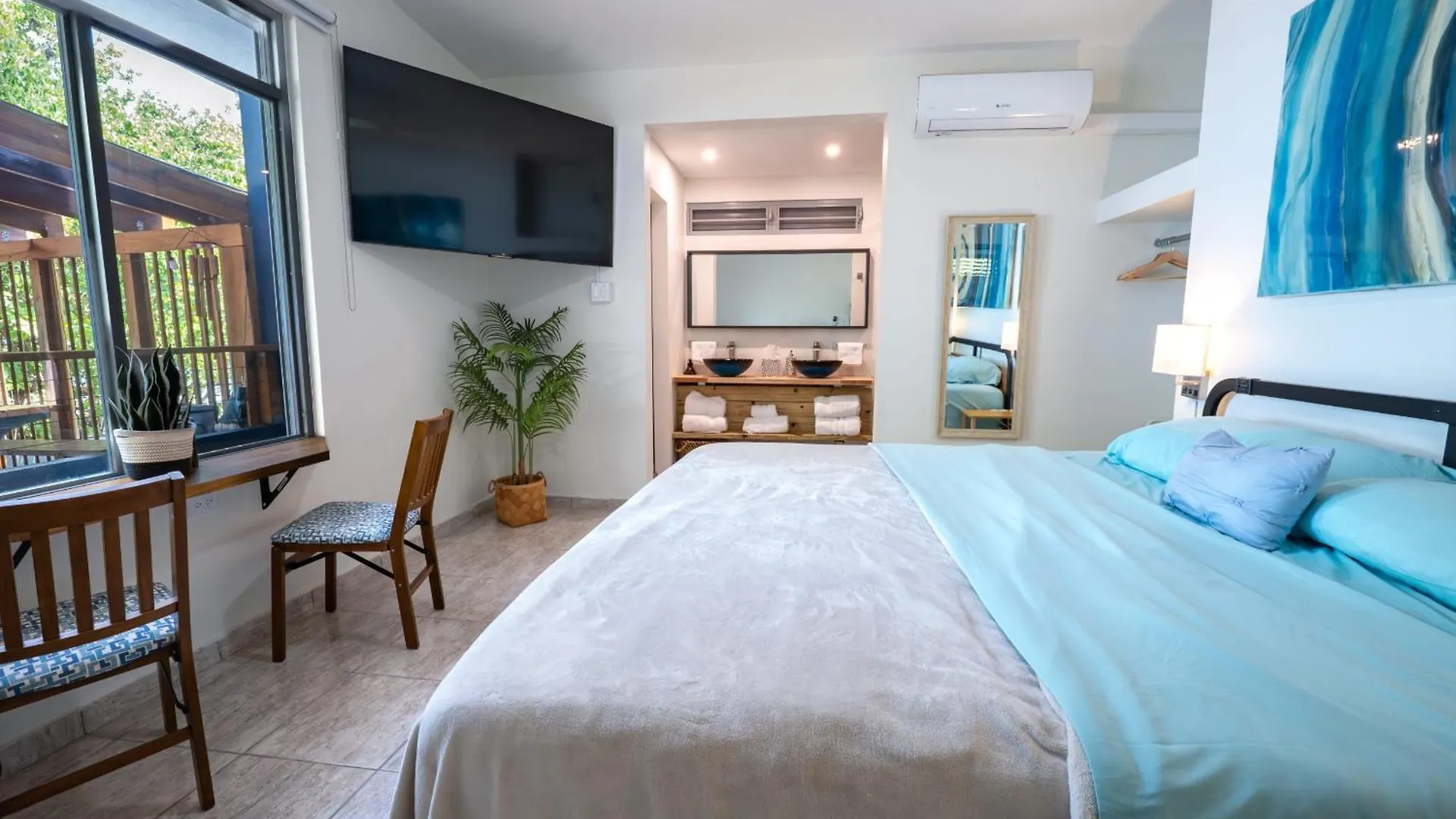 马亚圭斯Coastal Oceanfront Hideaway W 3Br & Private Deck别墅 马亚圭斯